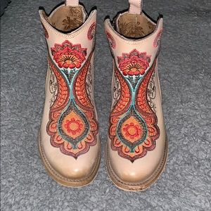 Very good condition Corral boots.